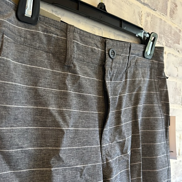 Goodfellow NWT Men’s Hybrid Swim Shorts Gray White Stripes 10.5” inseam Sz 28 - Picture 3 of 6
